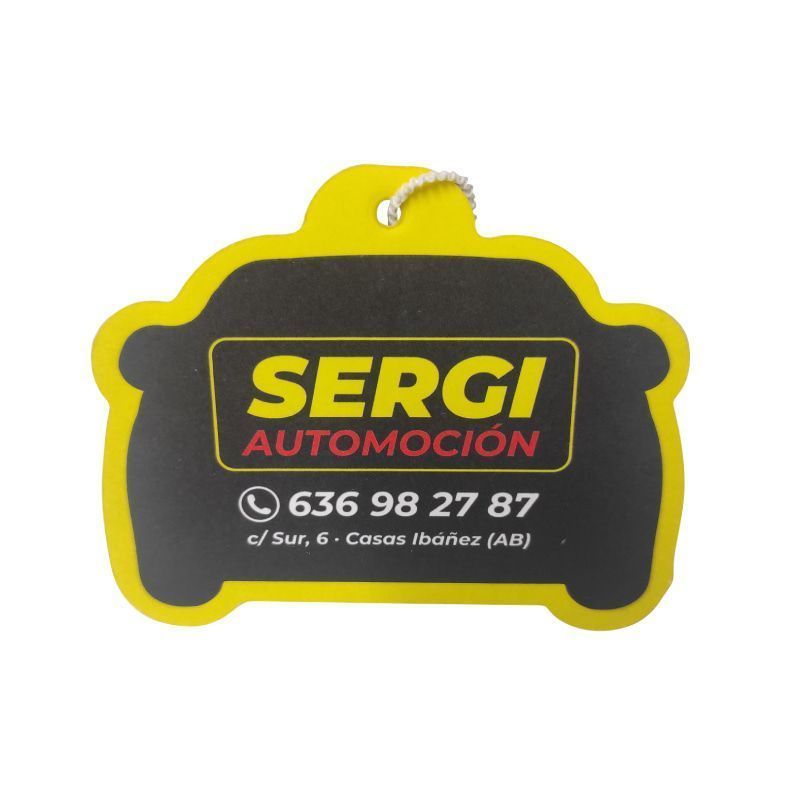 Una muestra de ambientador de coche personalizado fabricado para una empresa de venta y reparación.